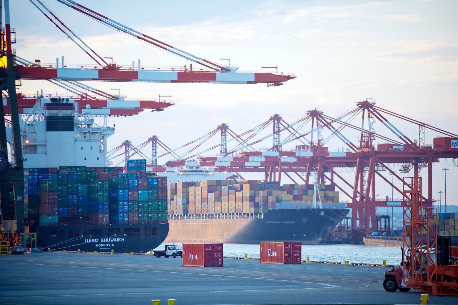 US retailers project first year-over-year import cut in 19 months as tariffs bite