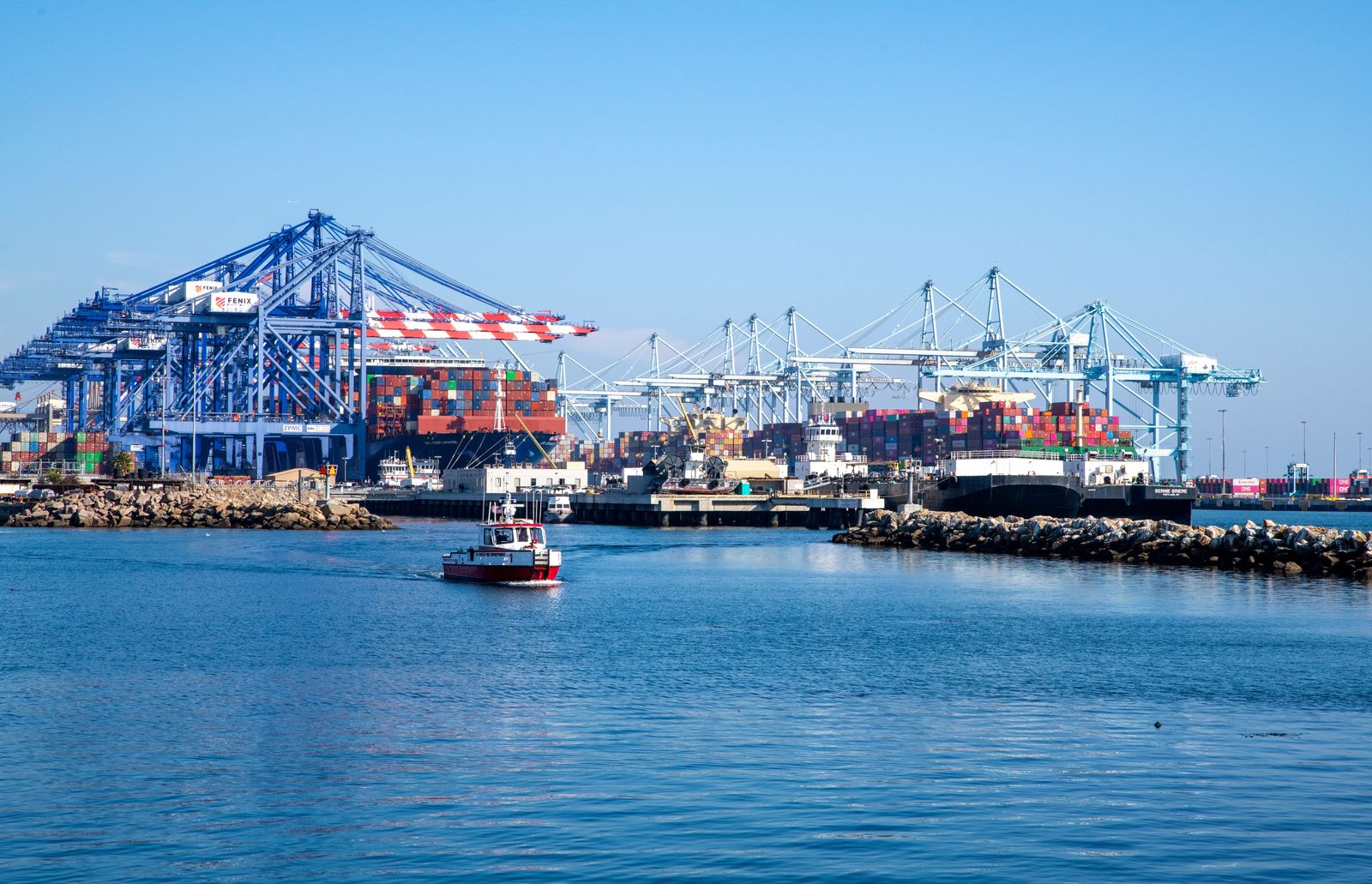 Appeals court temporarily restores US tariffs