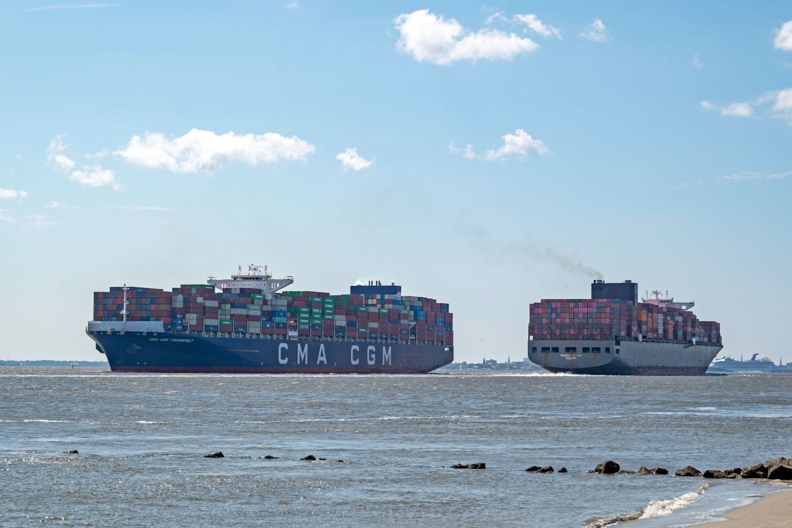 Pause in tariff hikes drives big gains in trans-Pacific spot rates