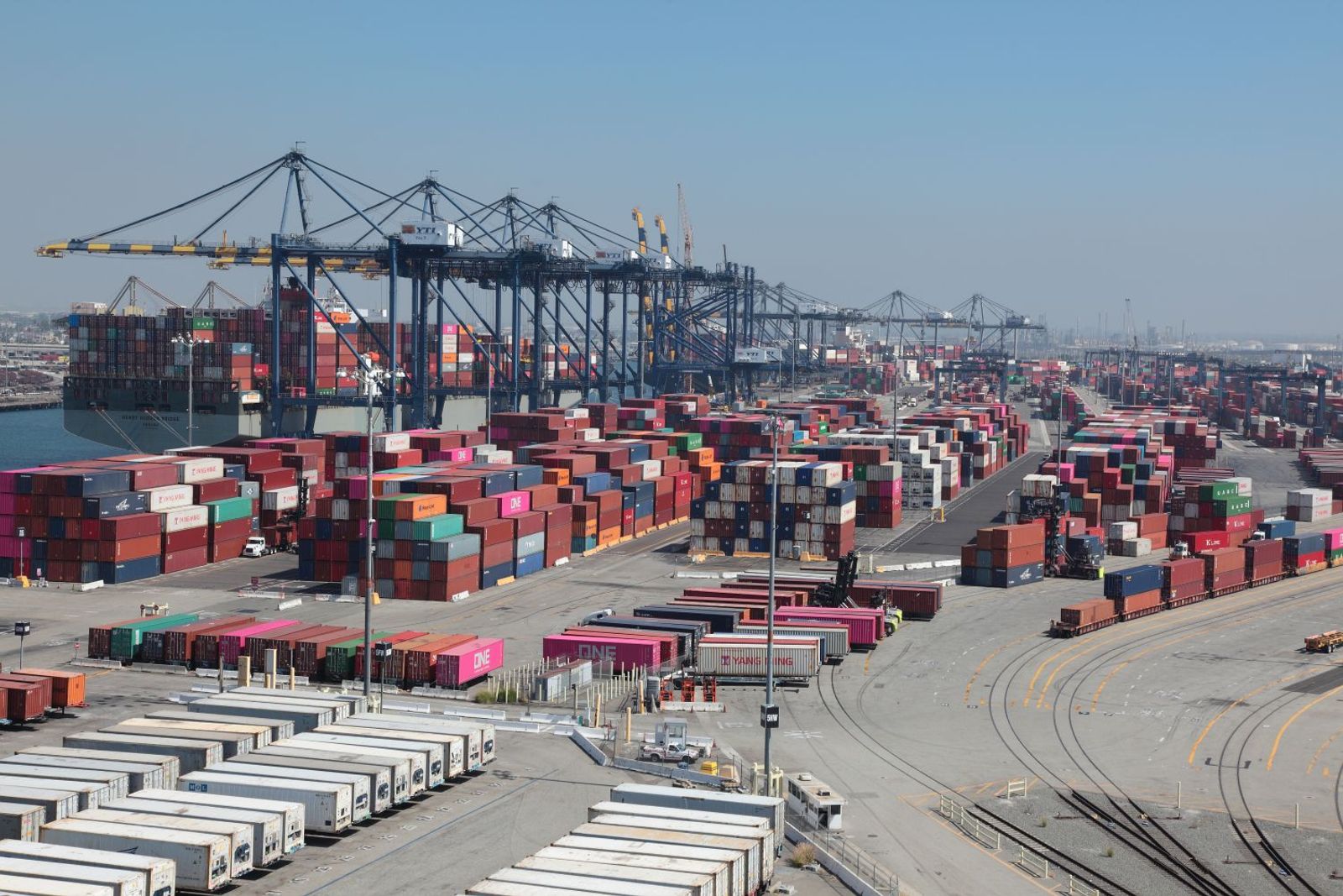 Asia-USWC spot rates weakening as vessel overcapacity takes hold