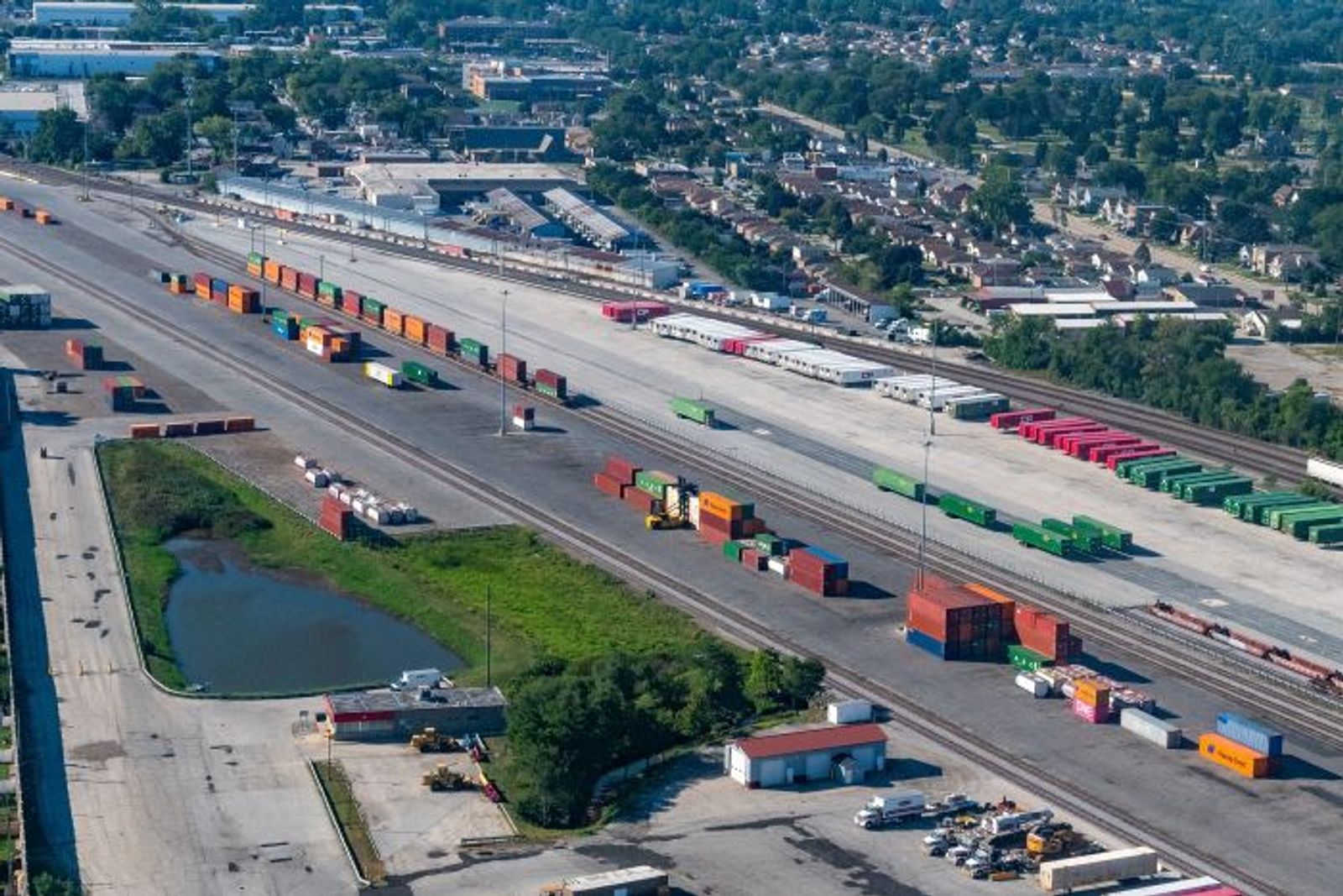 Canadian National to move forward on new Chicago-area logistics hub