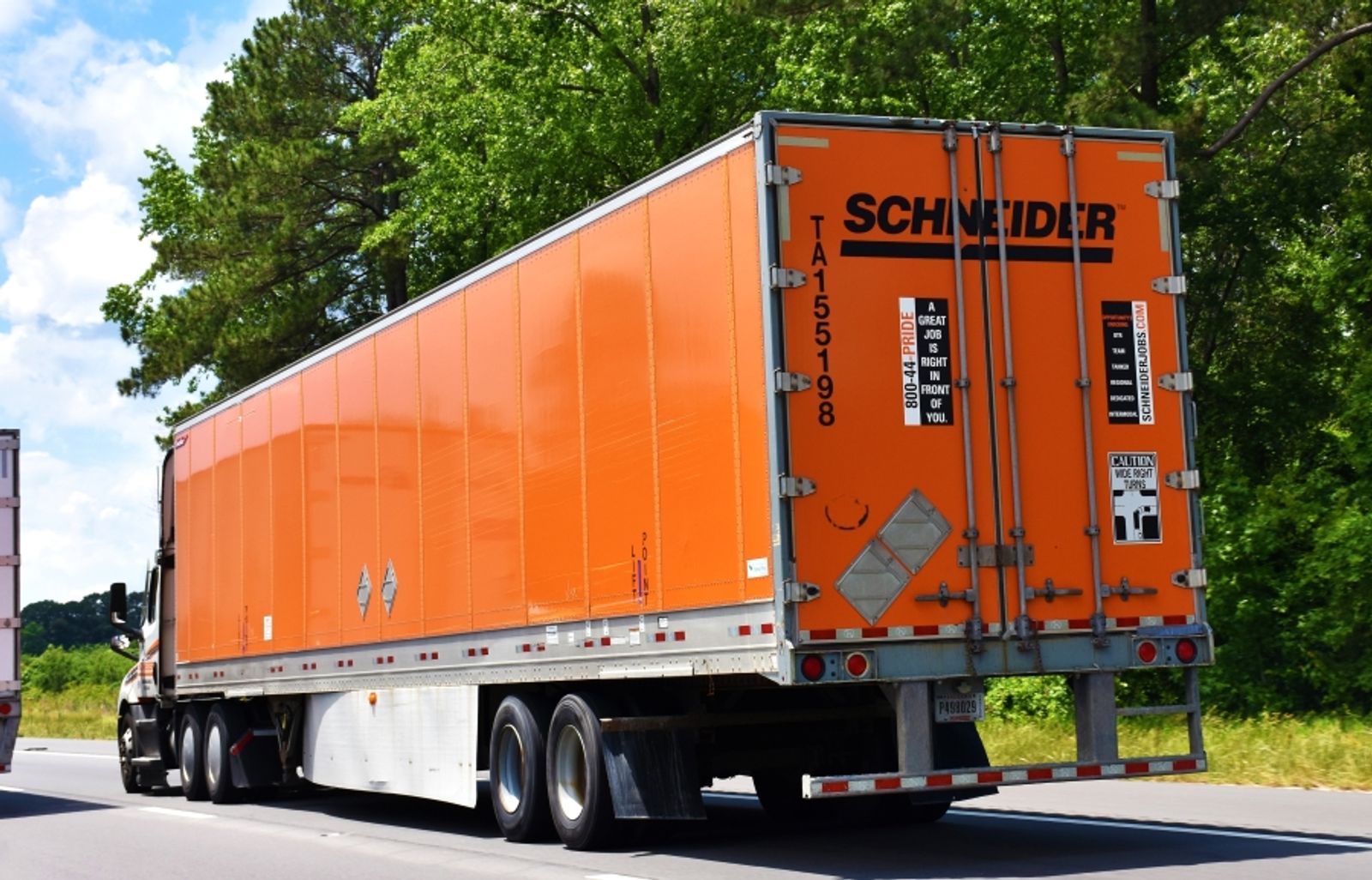 Schneider, J.B. Hunt see US truck capacity shrinking in H2