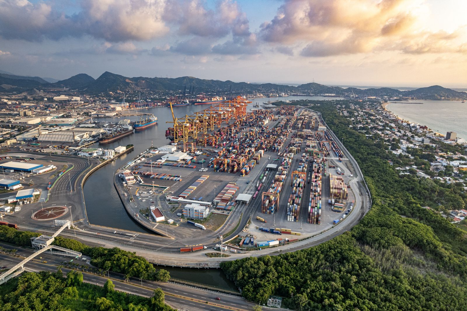 Cargo bottlenecks persist at Mexico’s Manzanillo port one month after strike