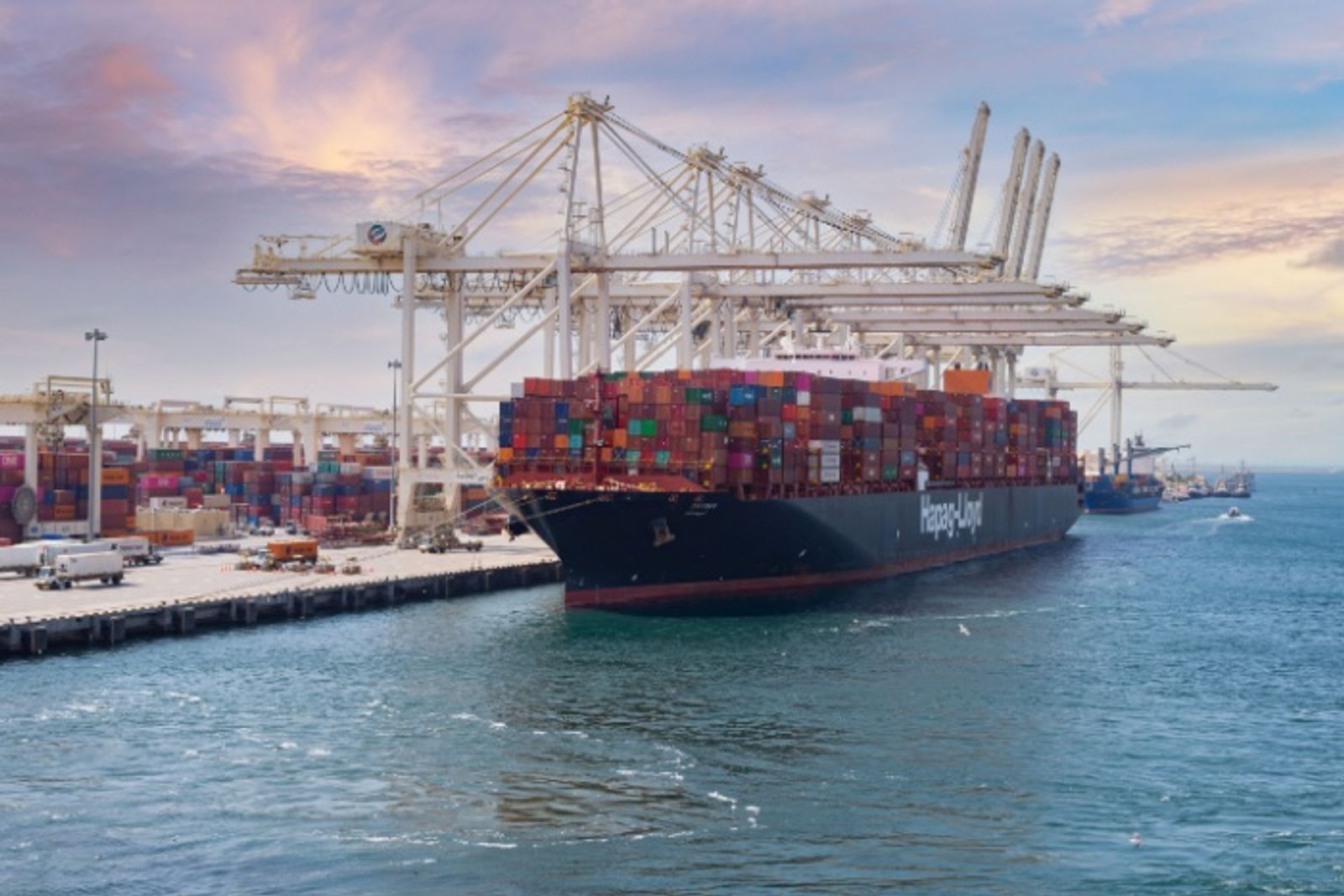 Carriers ‘stand ready’ to cut Persian Gulf calls as security threat escalates