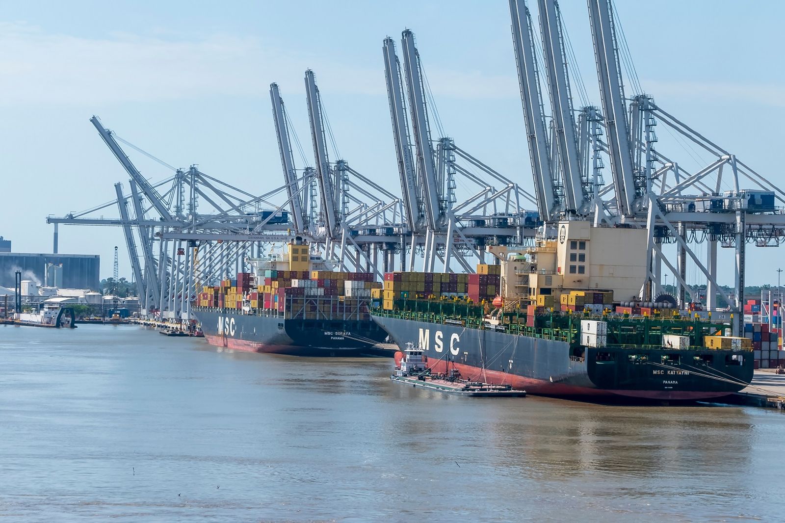 US retailers upgrade import forecast after tariff deadline extended to Aug. 1