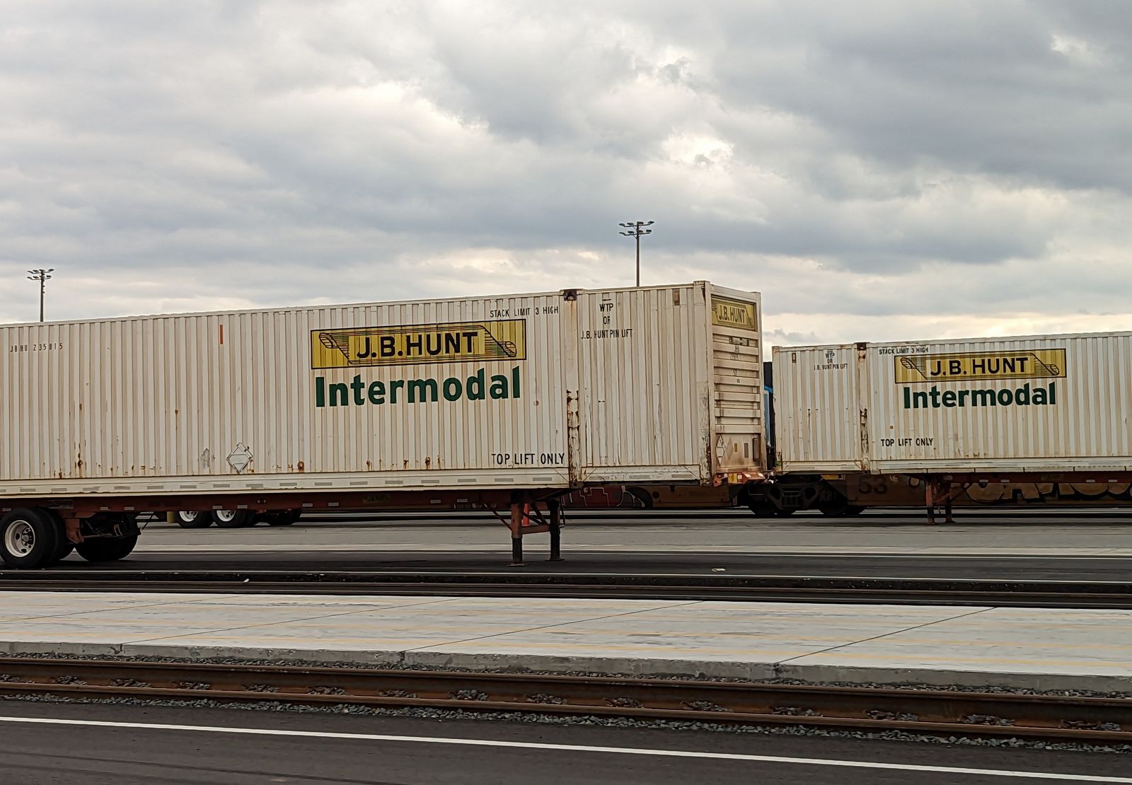 J.B. Hunt hits some shippers with big surcharges in Southern California