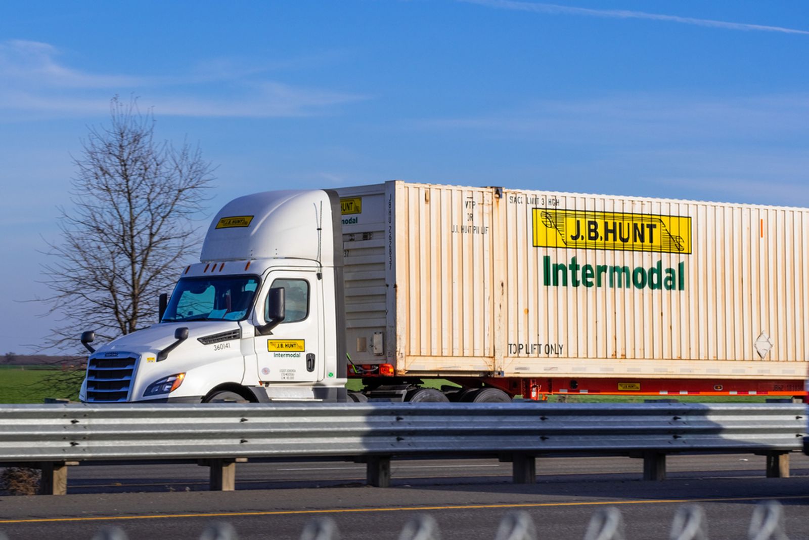J.B. Hunt reduces peak season surcharge on Southern California moves