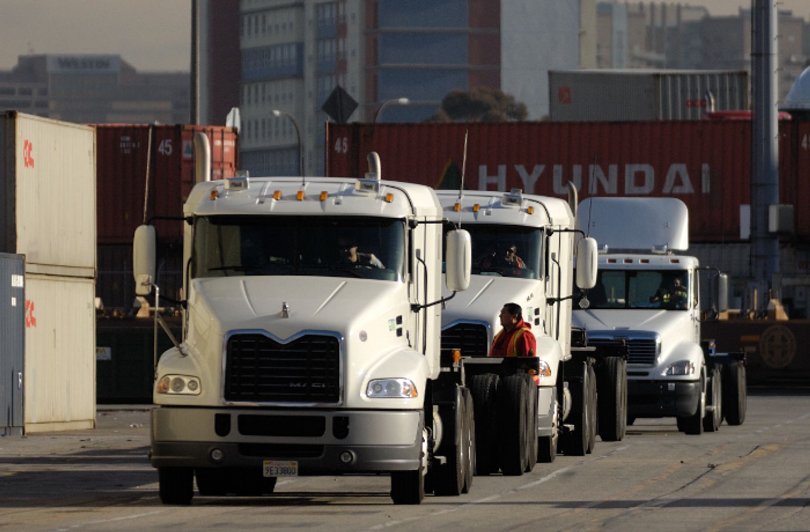 Limited mileage range of EVs slowing US drayage adoption