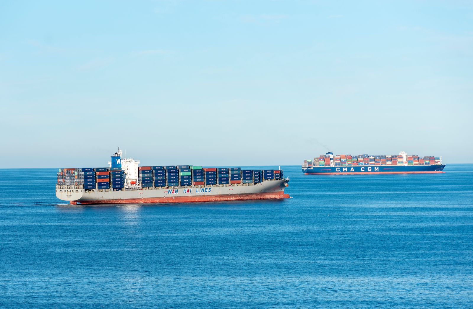 Strong secondhand container ship demand defies deteriorating market