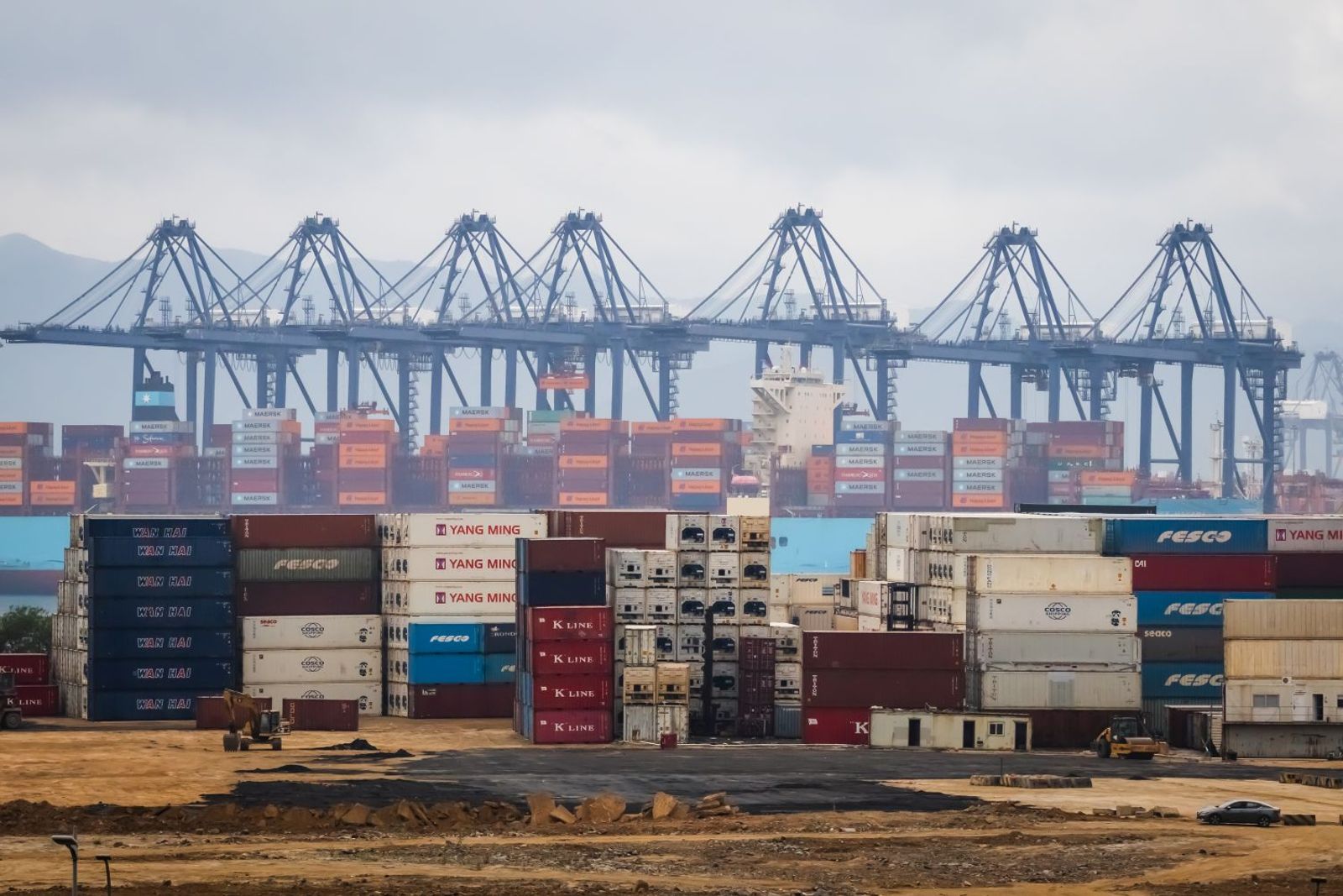 Terminals, airports to restart operations after storm makes landfall in southern China