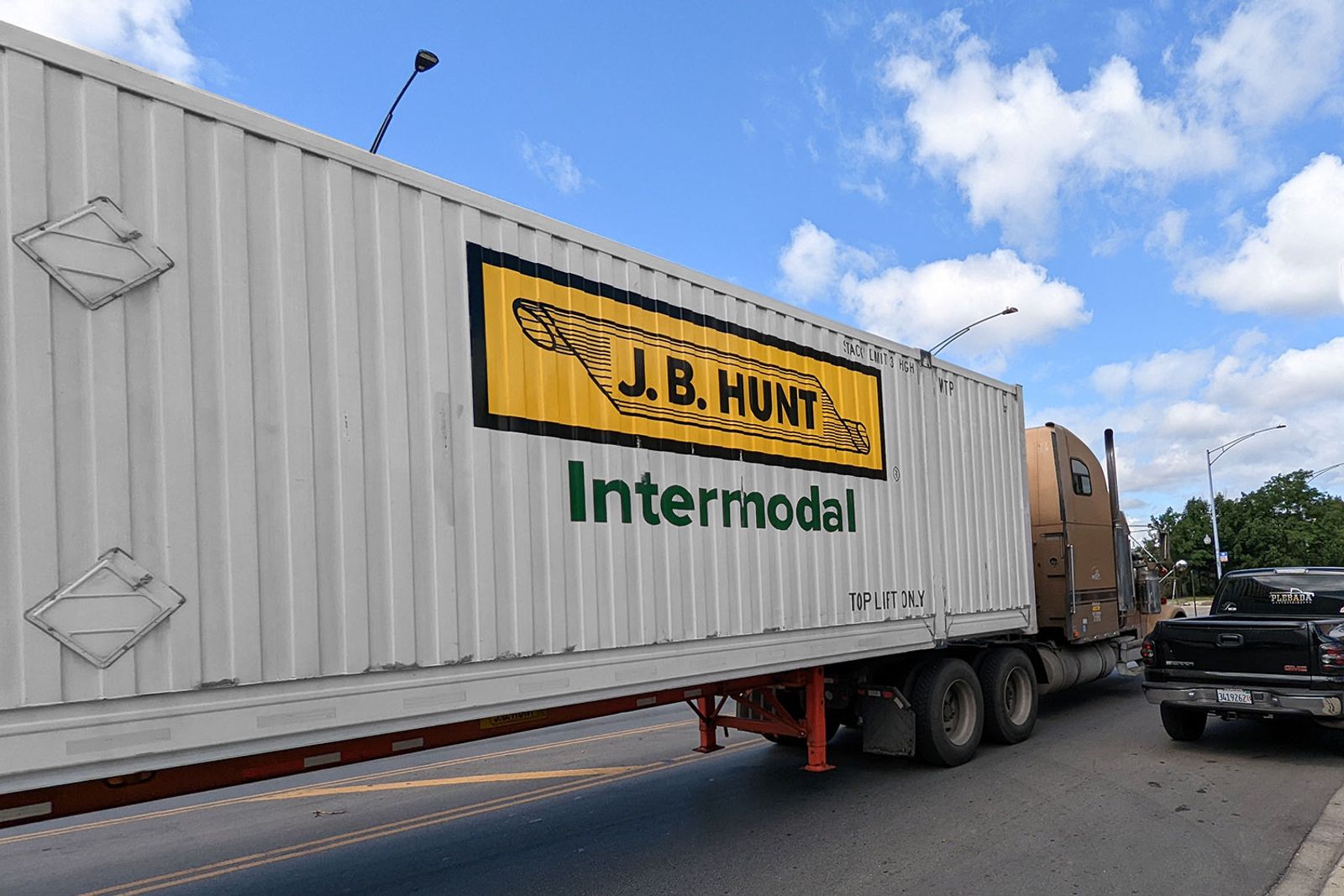 J.B. Hunt: Intermodal volume retracts amid cost cutting measures