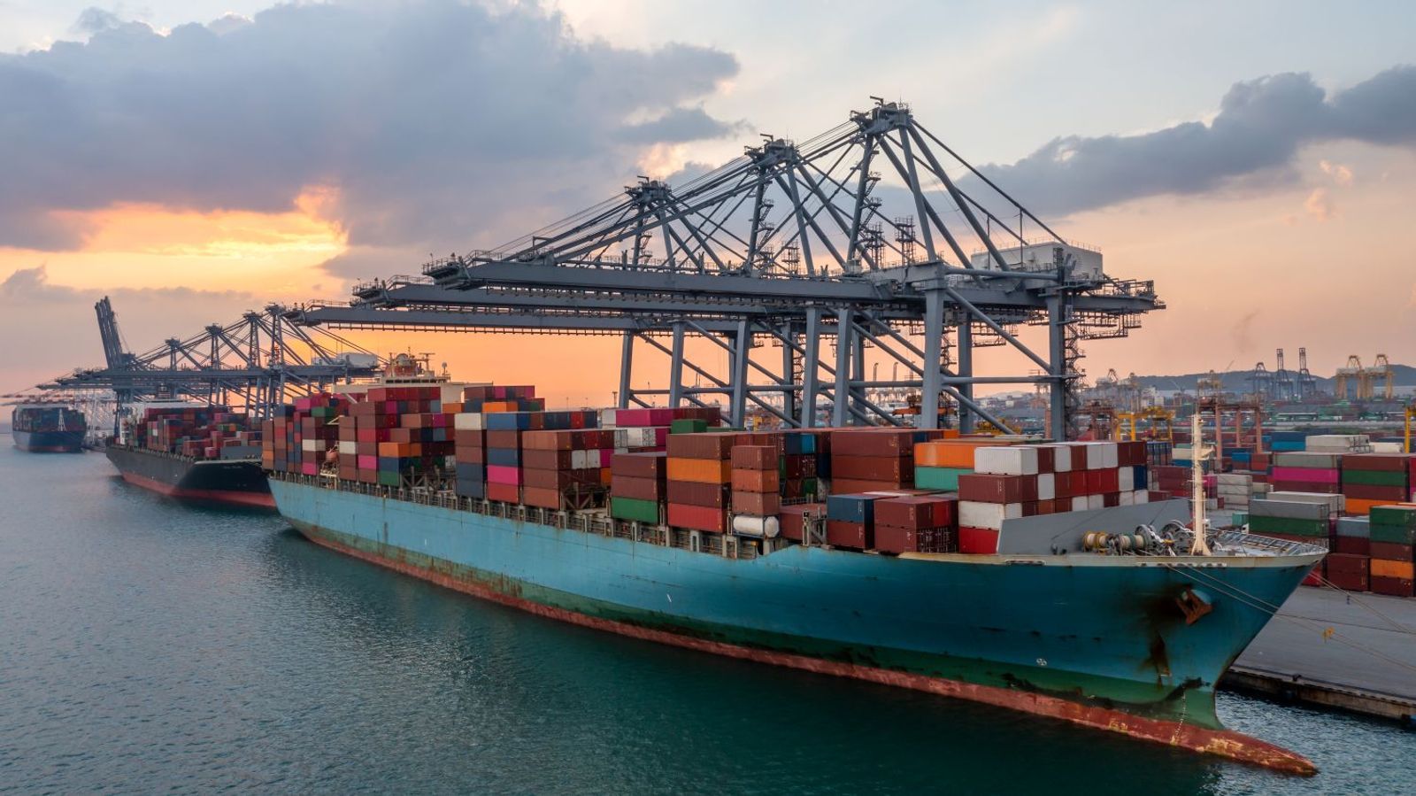 In search of the disconnect between freight rates and charter rates