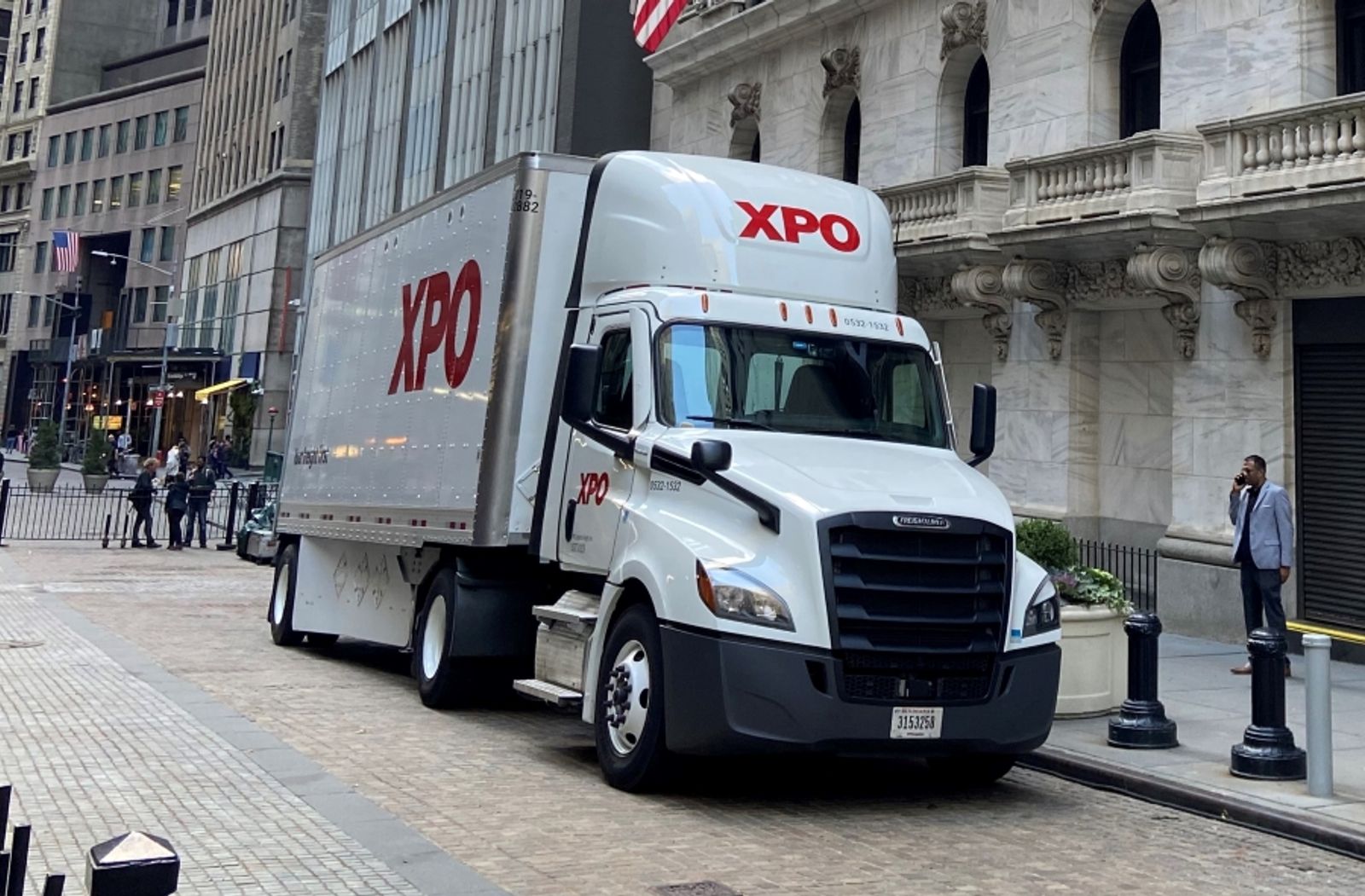 Large LTL carriers make some volume gains, but market still soft