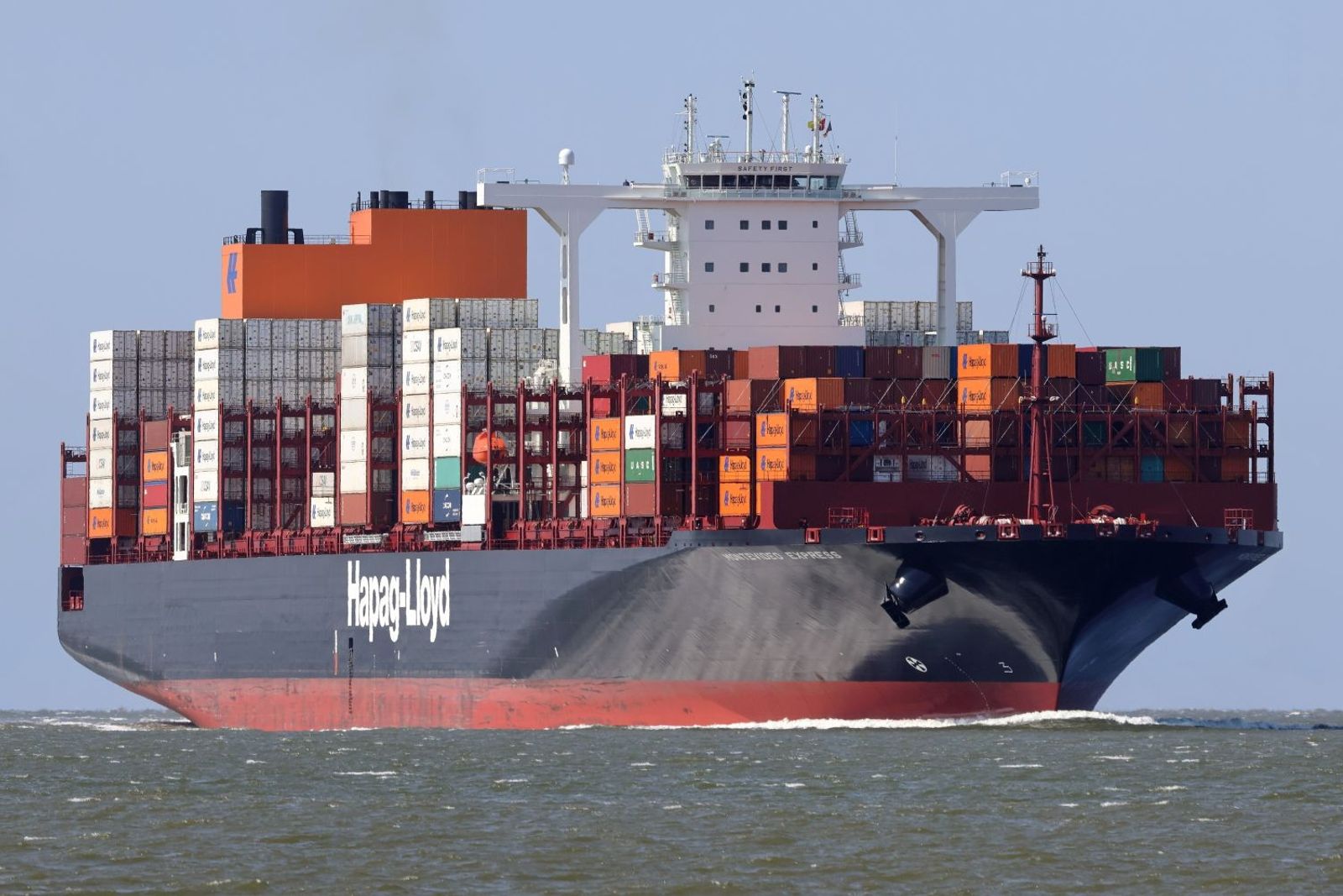 Hapag-Lloyd to expand feeder fleet with new methanol-ready ships