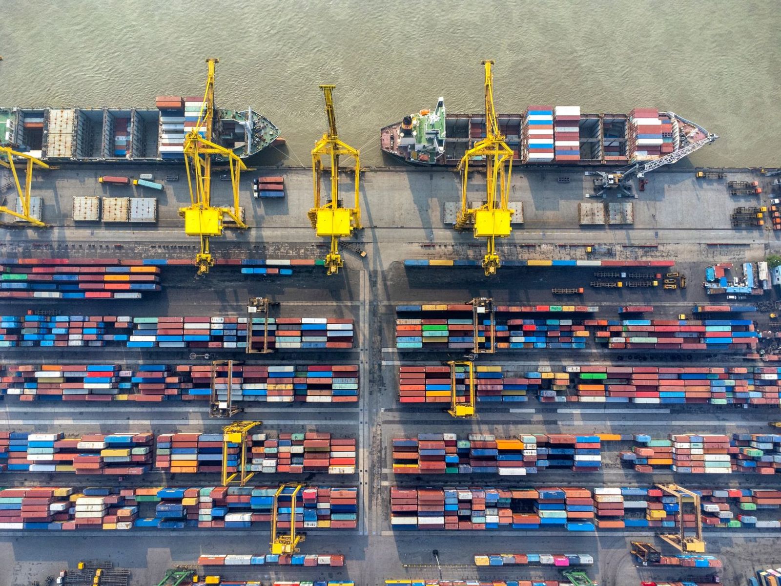 Bangladesh boxes begin to move as Chittagong port workers suspend strike