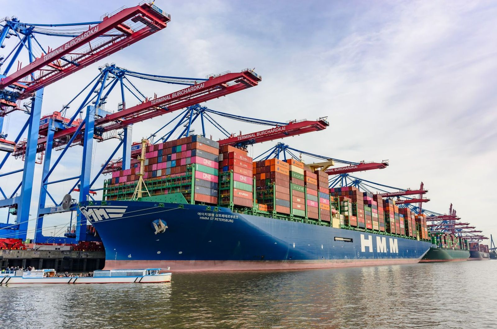 HMM profitability falls as carrier warns of growing supply-demand imbalance