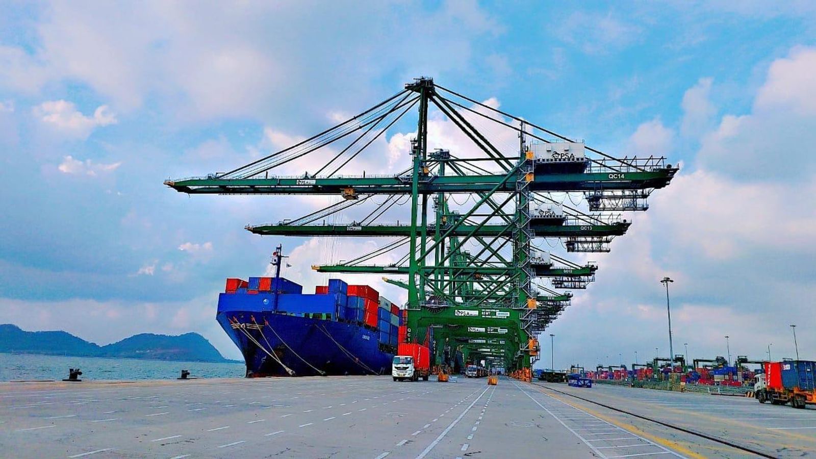 Carriers seek to offload stranded Asia-Middle East containers at Indian ports
