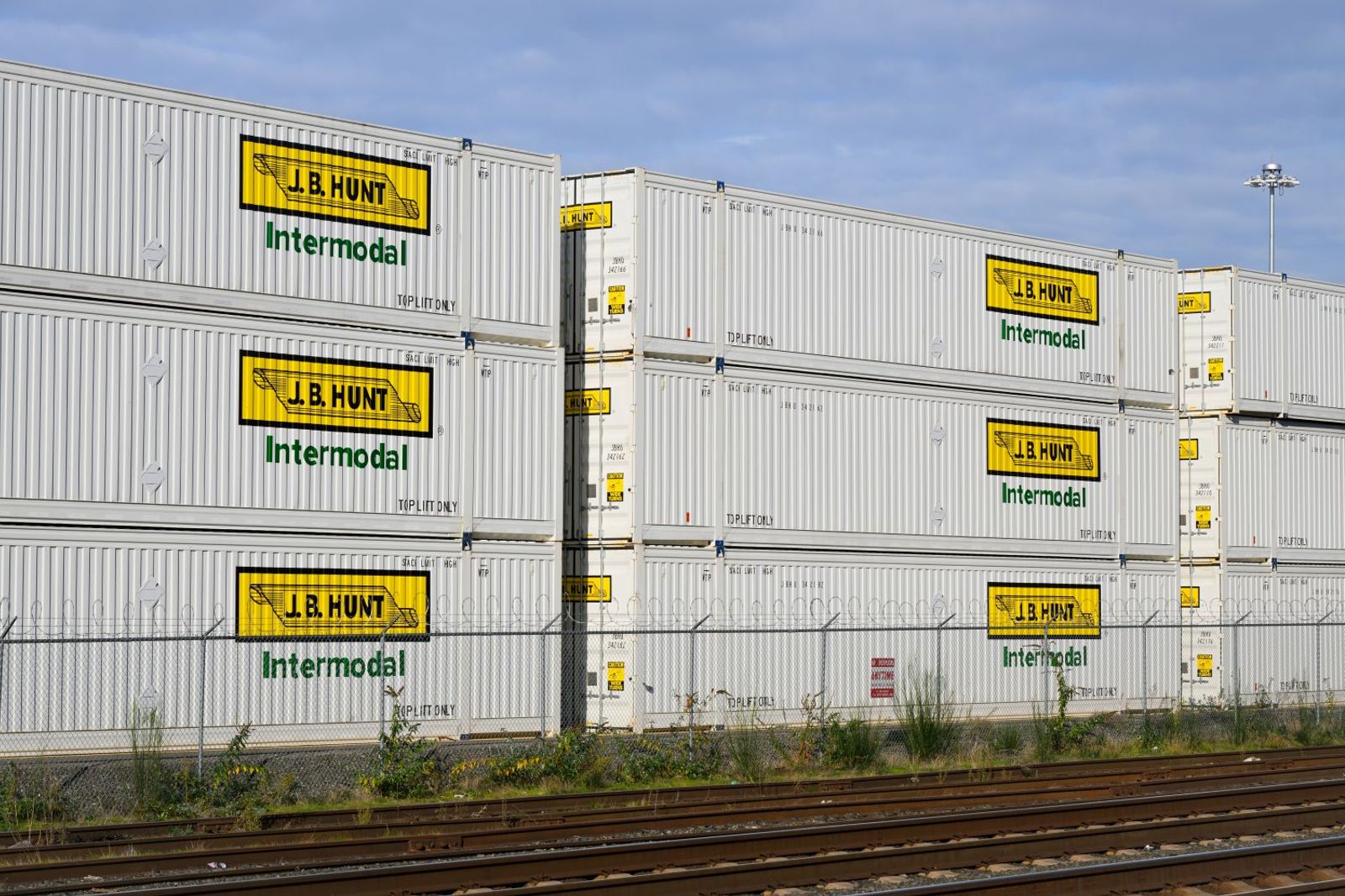 Strong March volumes give intermodal its first real stress test in years