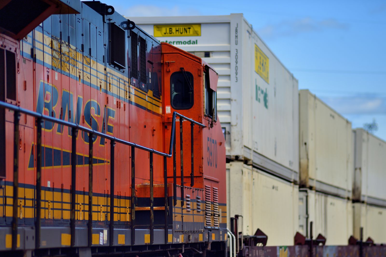 Tailwinds for US intermodal volume growth strengthening: analyst