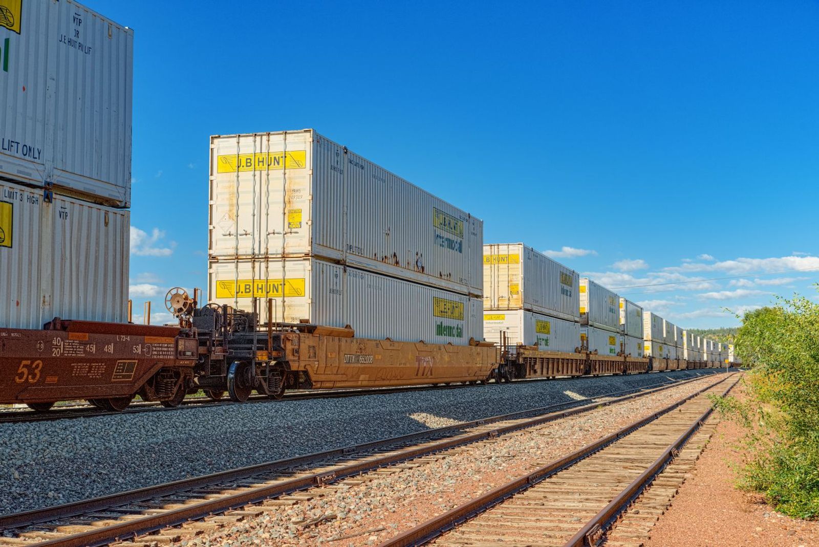 Shippers saved record on intermodal in Q2 amid truckload rate hikes