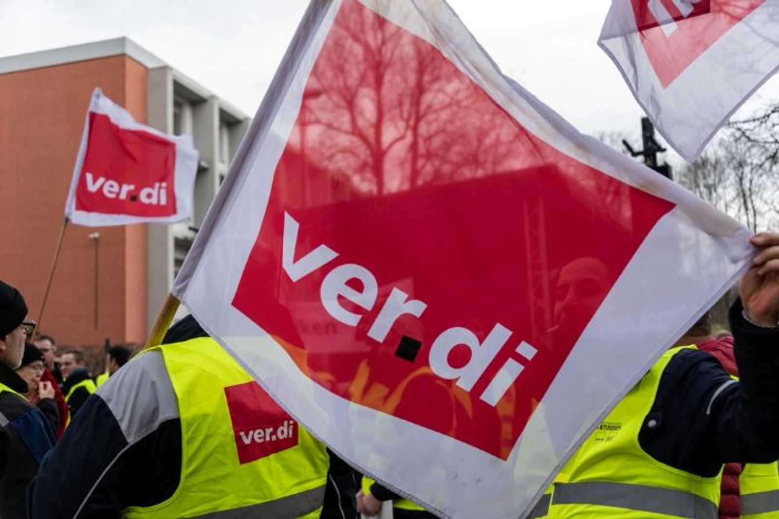 Port strikes hit Europe as schedule reliability drops to single digits