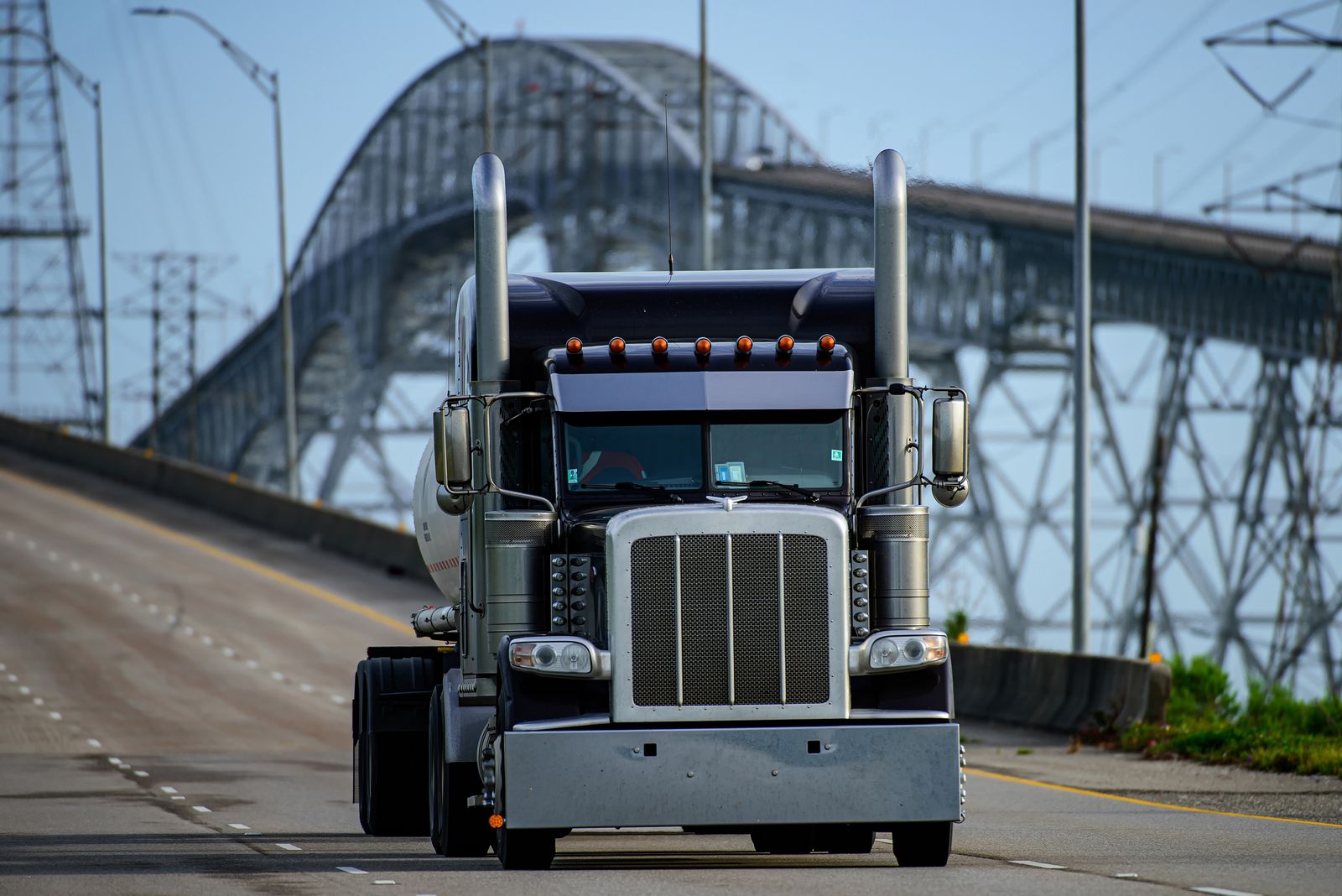 US shipment volumes rose in September, buoyed by manufacturing