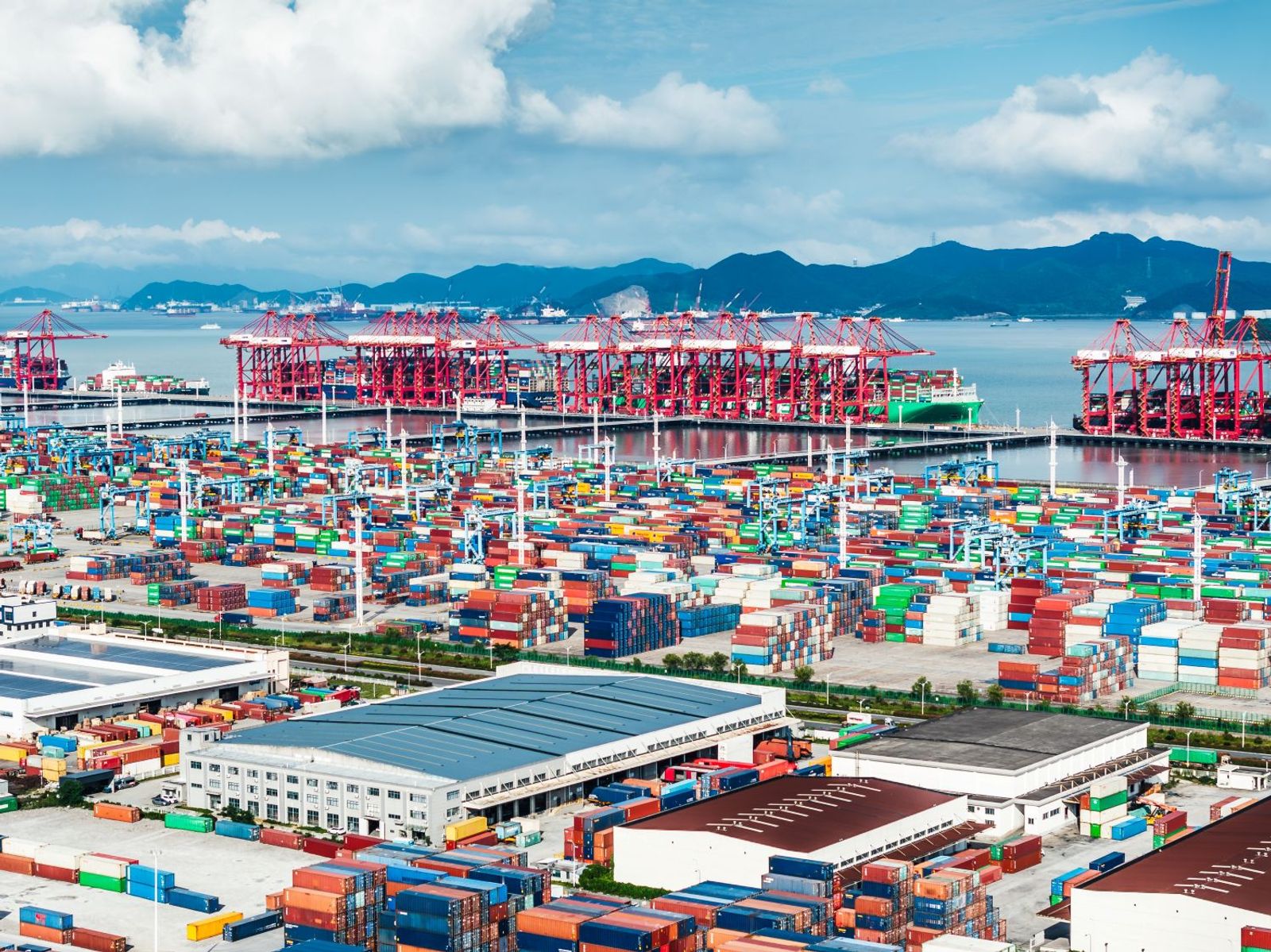 Congestion eases at key Asian ports on holiday-related cargo reduction