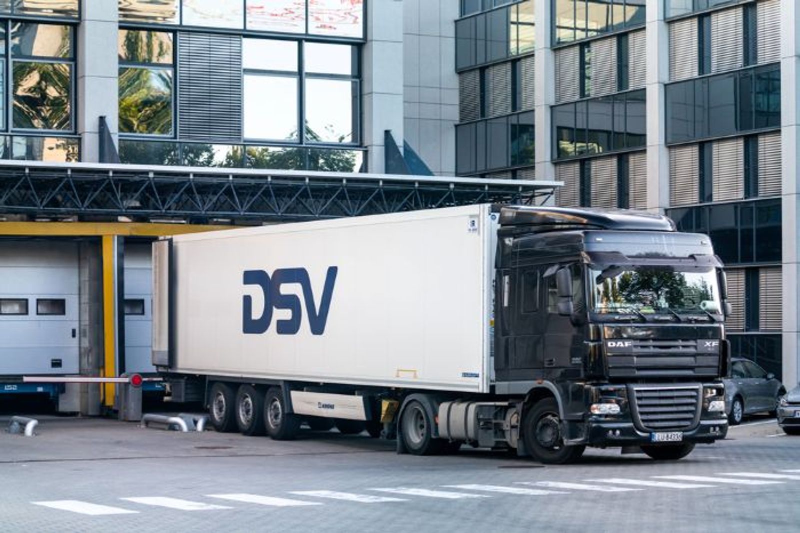 DSV reports solid Q3 earnings as road recovery lags