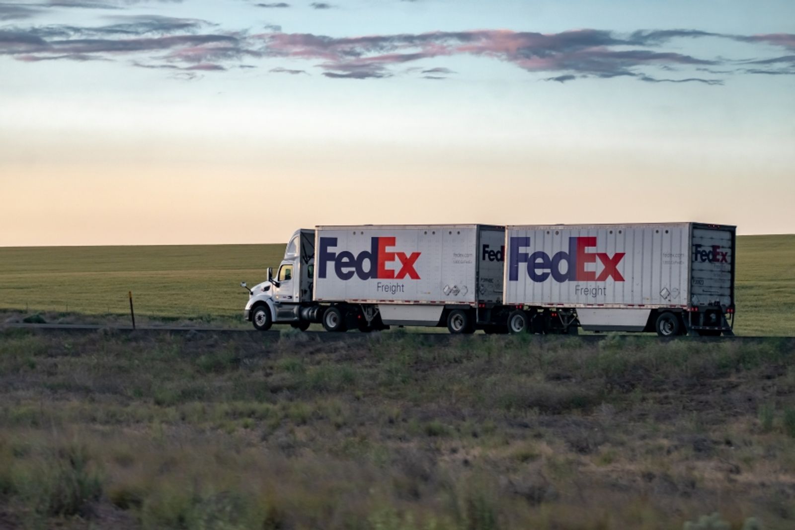 FedEx Freight shipments drop but fuel, rates boost revenue